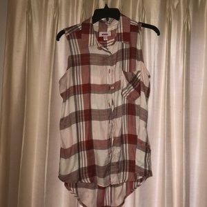 Sleeveless button up shirt